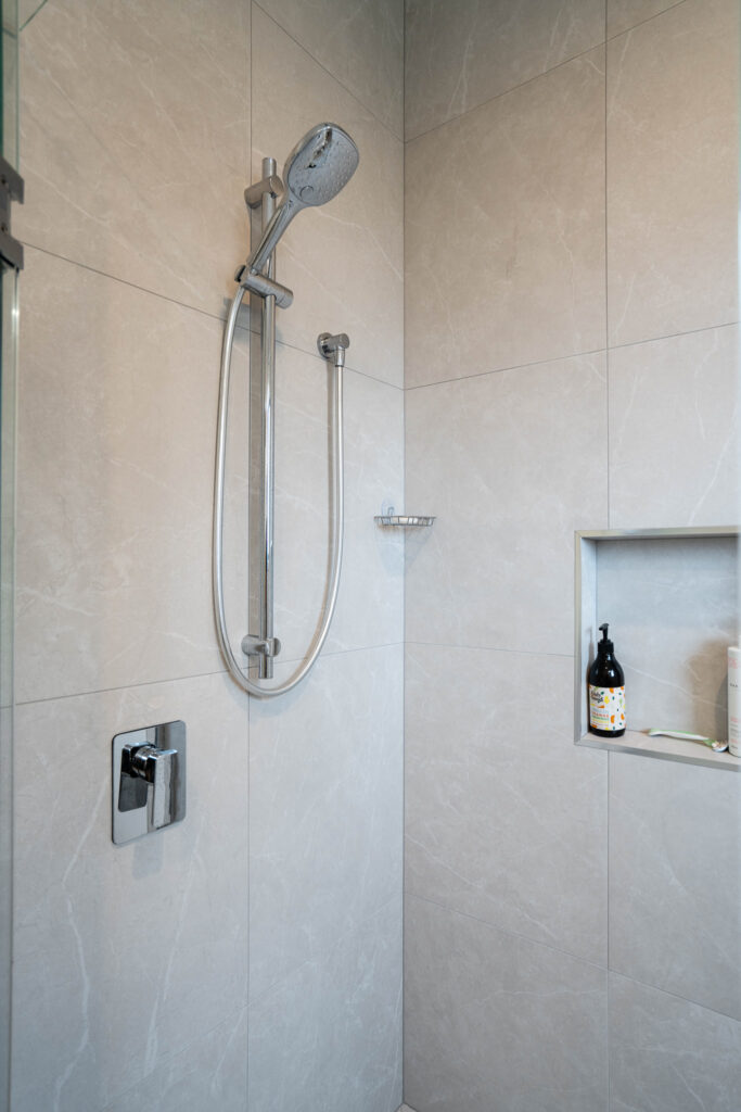 River road bathroom 6